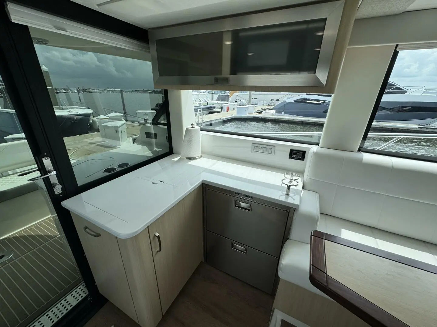 Thumbnail von Regal 38 XO 19TH HOLE