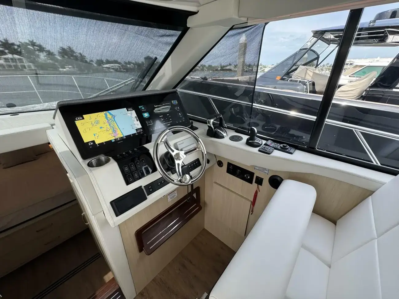 Thumbnail von Regal 38 XO 19TH HOLE