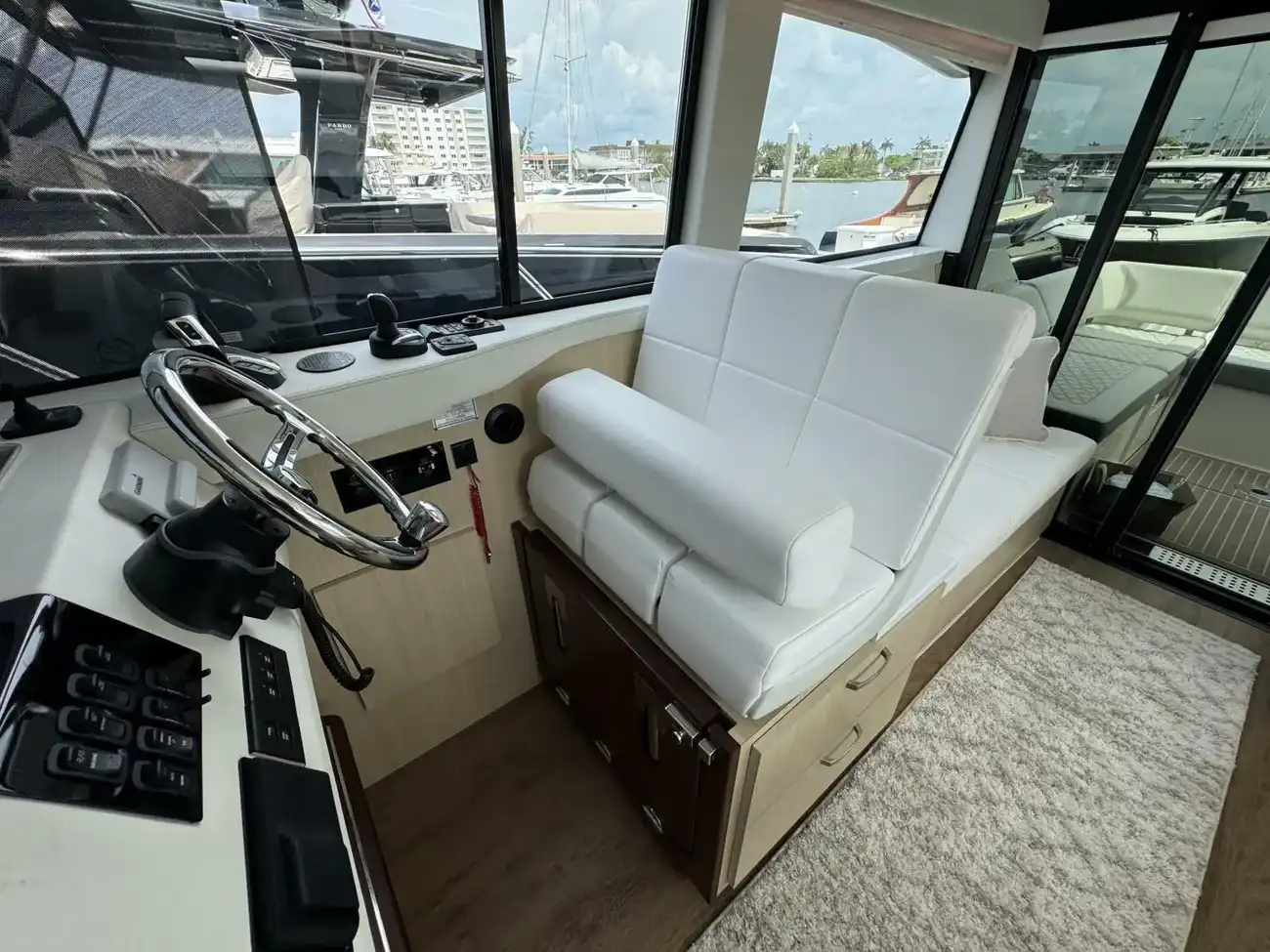 Thumbnail von Regal 38 XO 19TH HOLE