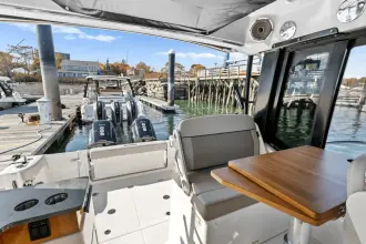 Thumbnail von Boston Whaler 365 Conquest