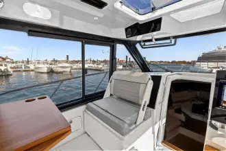Thumbnail von Boston Whaler 365 Conquest