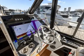 Thumbnail von Boston Whaler 365 Conquest