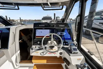 Thumbnail von Boston Whaler 365 Conquest