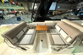 Thumbnail von Boston Whaler 330 Vantage
