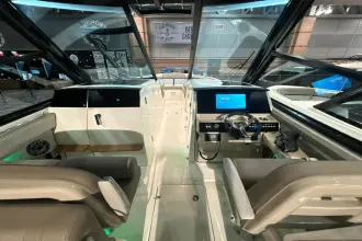 Thumbnail von Boston Whaler 330 Vantage