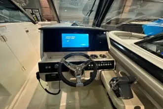 Thumbnail von Boston Whaler 330 Vantage