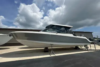 Thumbnail von Boston Whaler 330 Vantage