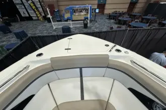 Thumbnail von Boston Whaler 330 Vantage