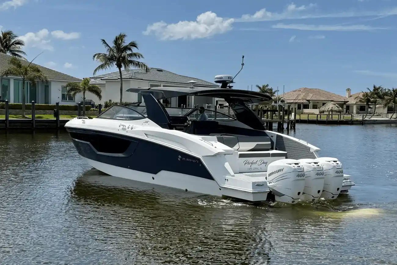 Thumbnail von Cruisers Yachts 38 GLS