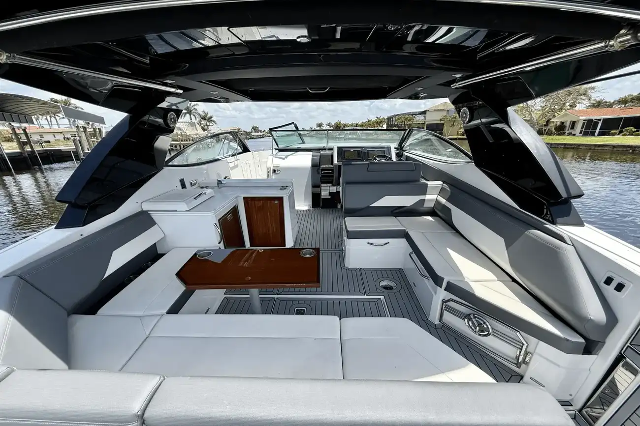 Thumbnail von Cruisers Yachts 38 GLS