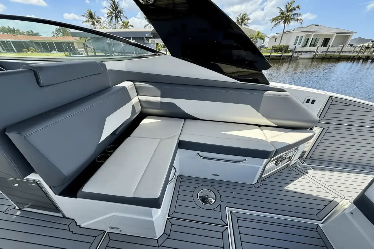 Thumbnail von Cruisers Yachts 38 GLS