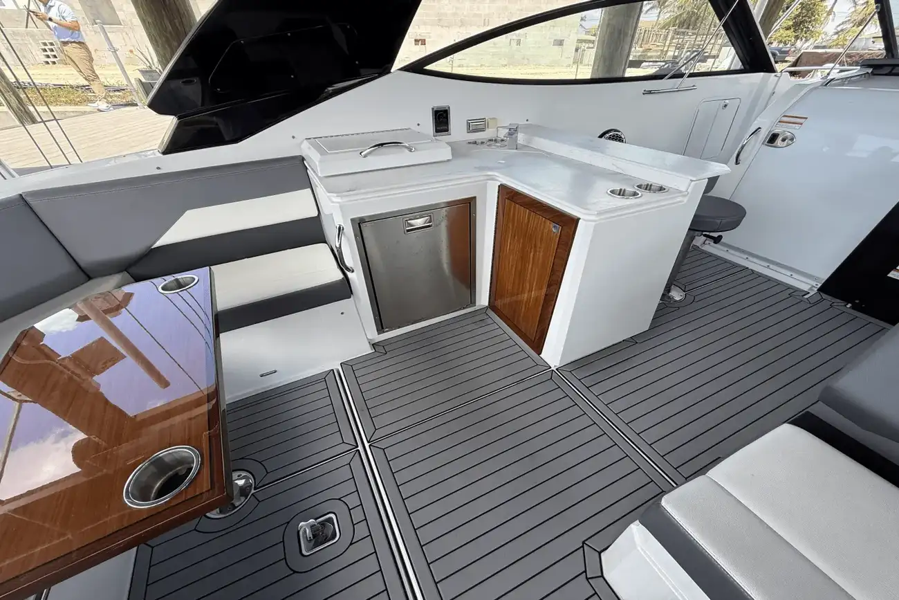 Thumbnail von Cruisers Yachts 38 GLS