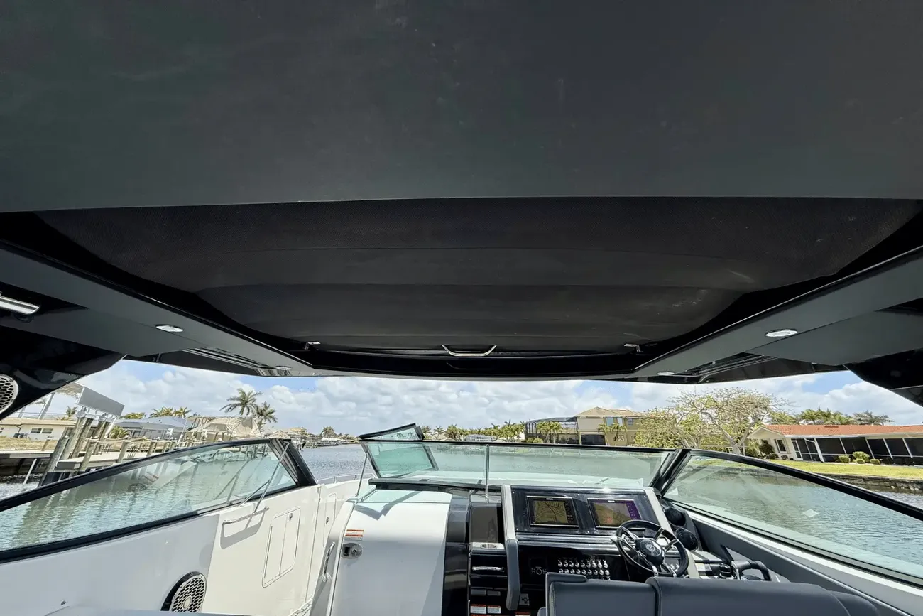 Thumbnail von Cruisers Yachts 38 GLS