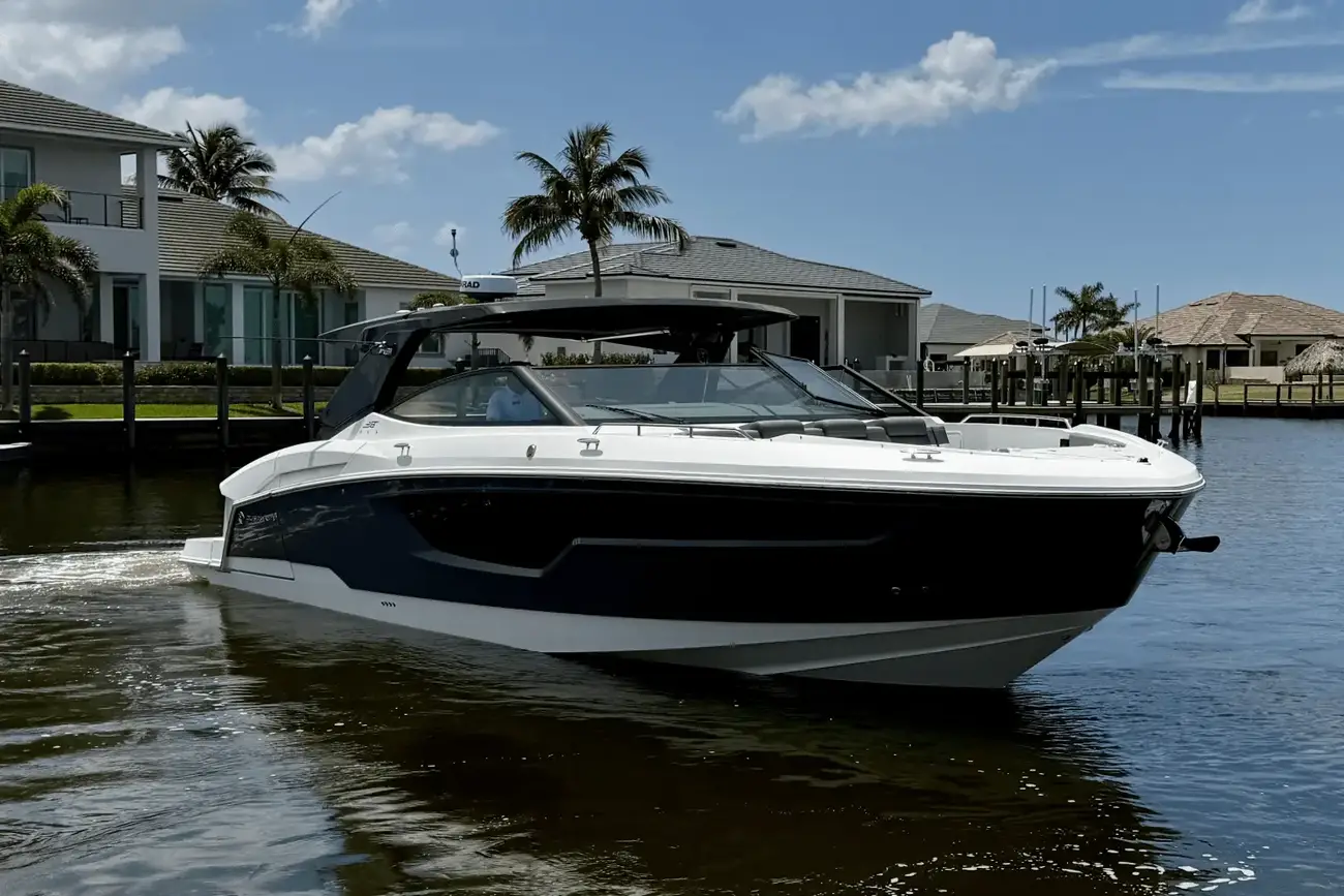 Thumbnail von Cruisers Yachts 38 GLS