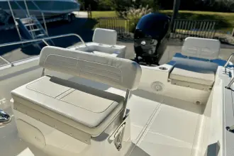 Thumbnail von Boston Whaler 190 Montauk