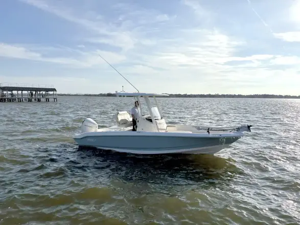 Boston Whaler 220 Dauntless