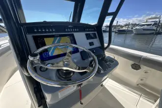 Thumbnail von Boston Whaler 280 Outrage