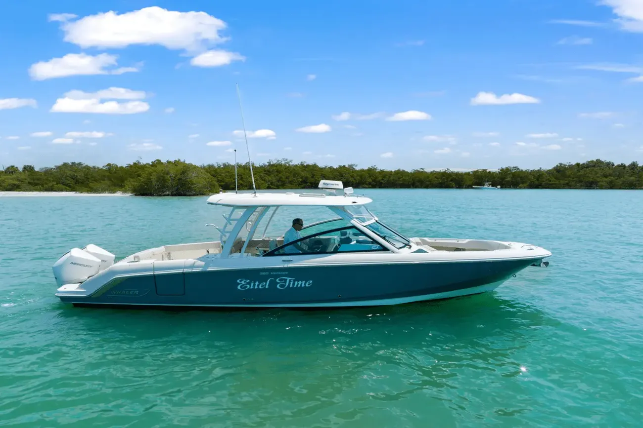 Boston Whaler 320 Vantage
