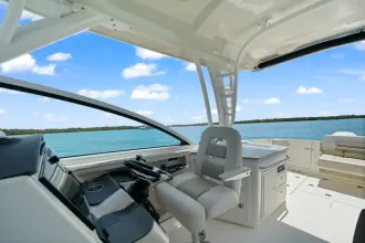Thumbnail von Boston Whaler 320 Vantage