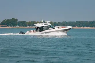 Thumbnail von Boston Whaler 380 Realm