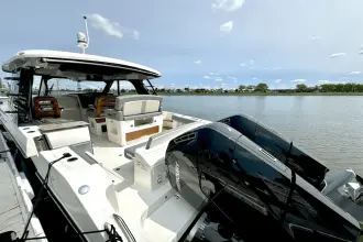 Thumbnail von Boston Whaler 380 Realm
