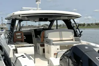 Thumbnail von Boston Whaler 380 Realm