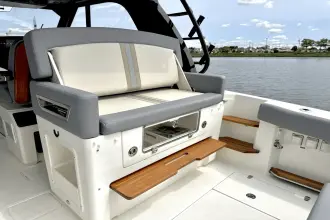 Thumbnail von Boston Whaler 380 Realm