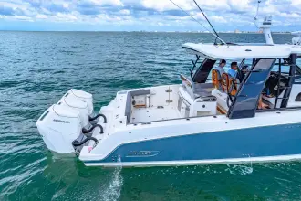 Thumbnail von Boston Whaler 420 Outrage