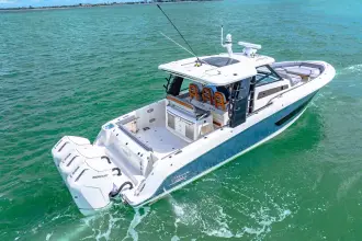 Thumbnail von Boston Whaler 420 Outrage