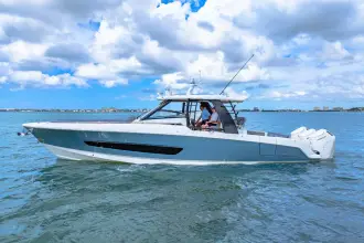 Thumbnail von Boston Whaler 420 Outrage