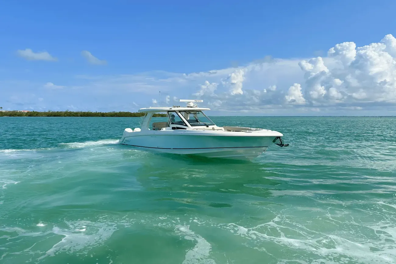 Boston Whaler 350 Realm