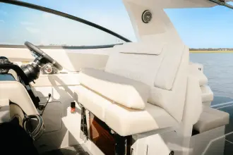 Thumbnail von Cruisers Yachts 38 GLS OB