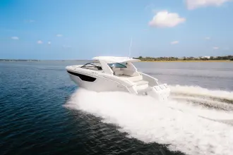 Thumbnail von Cruisers Yachts 38 GLS OB
