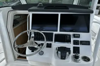 Thumbnail von Boston Whaler 370 Outrage