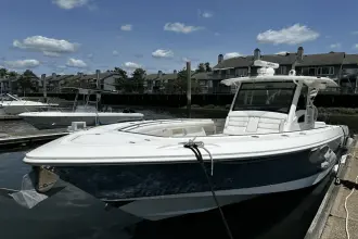 Thumbnail von Boston Whaler 370 Outrage