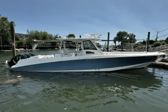 Thumbnail von Boston Whaler 370 Outrage