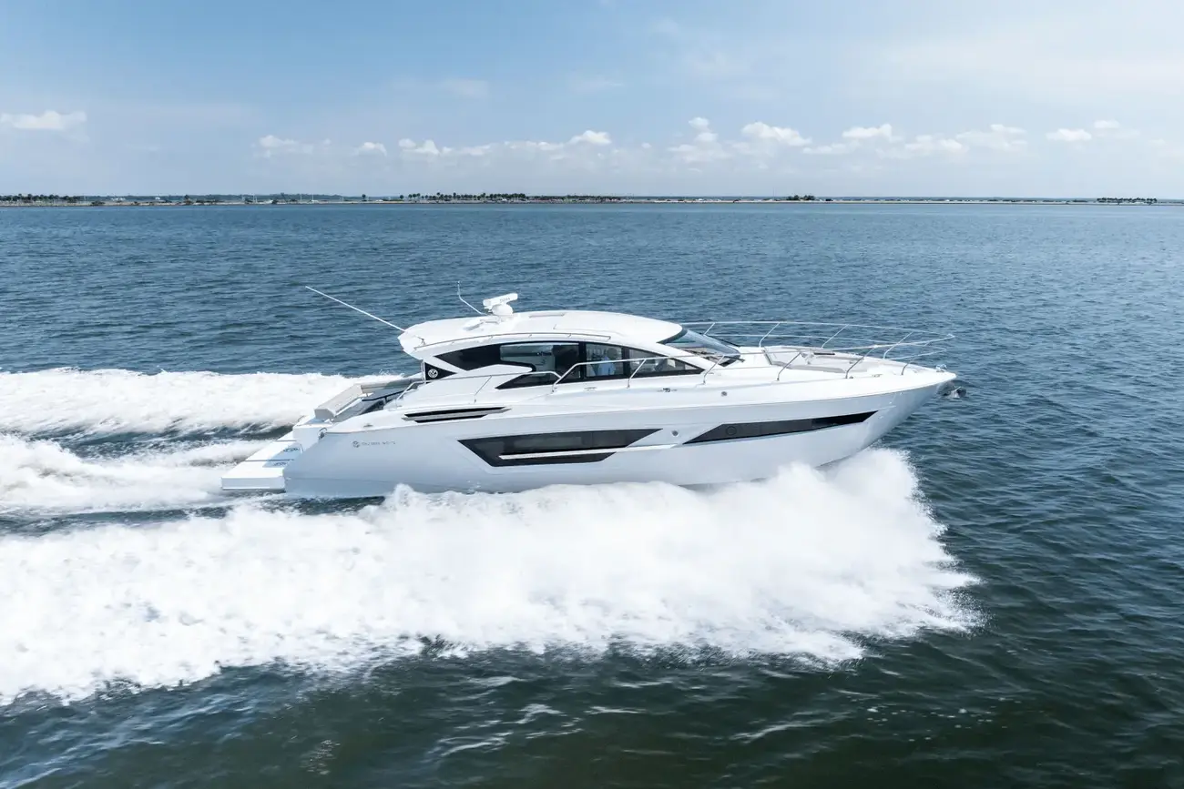 Thumbnail von Cruisers Yachts 46 Cantius