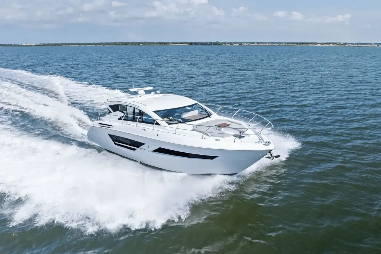 Thumbnail von Cruisers Yachts 46 Cantius