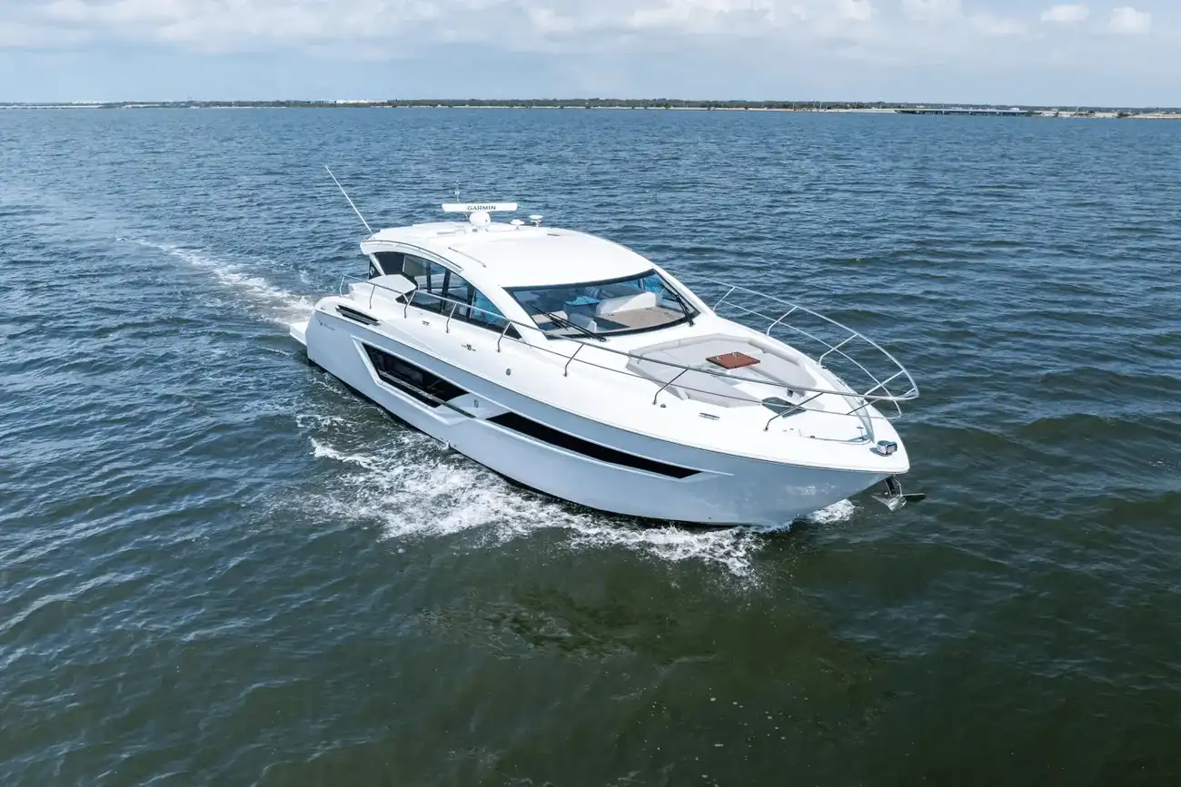 Thumbnail von Cruisers Yachts 46 Cantius