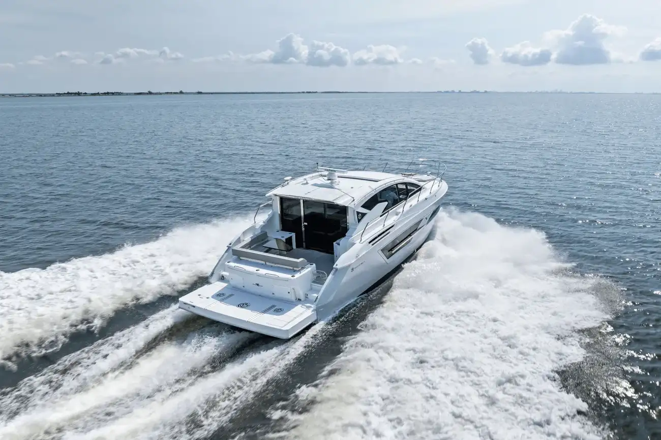 Thumbnail von Cruisers Yachts 46 Cantius