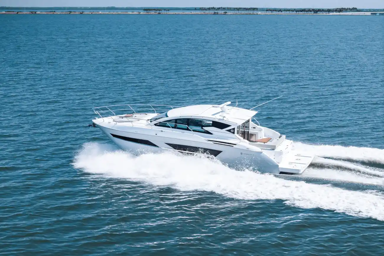 Thumbnail von Cruisers Yachts 46 Cantius