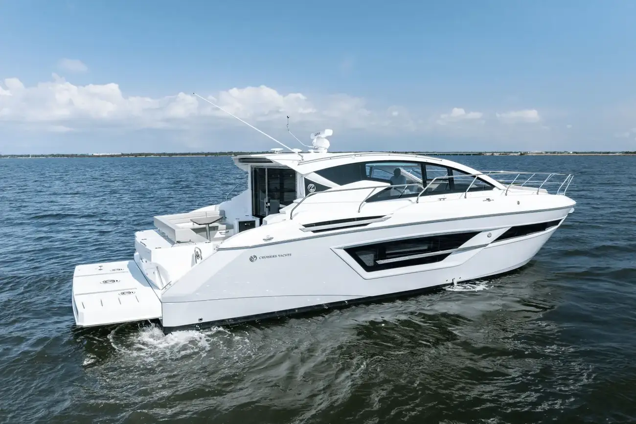 Thumbnail von Cruisers Yachts 46 Cantius