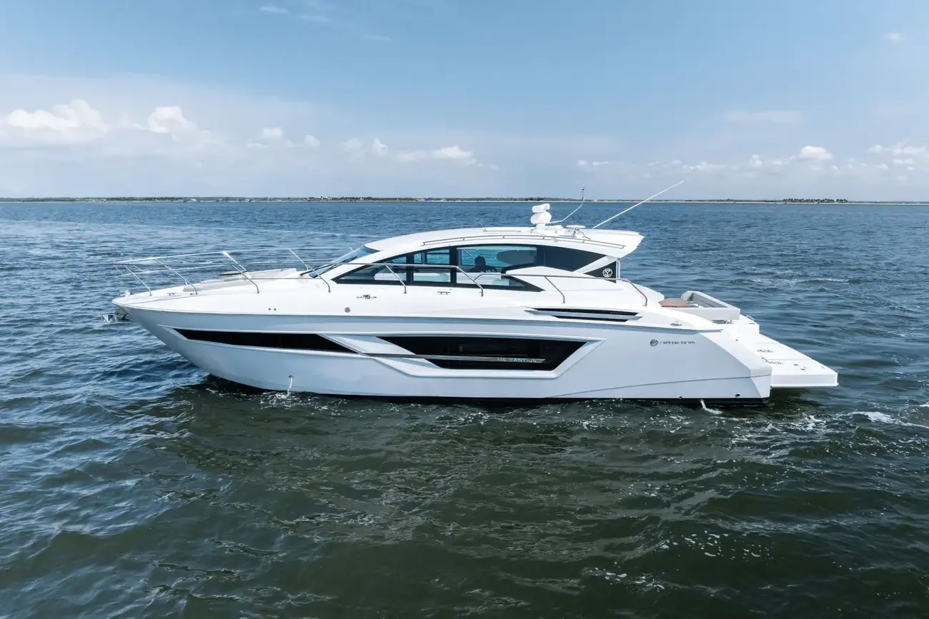 Thumbnail von Cruisers Yachts 46 Cantius