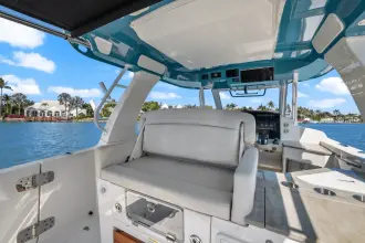 Thumbnail von Boston Whaler 350 Realm