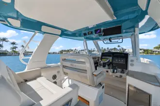 Thumbnail von Boston Whaler 350 Realm