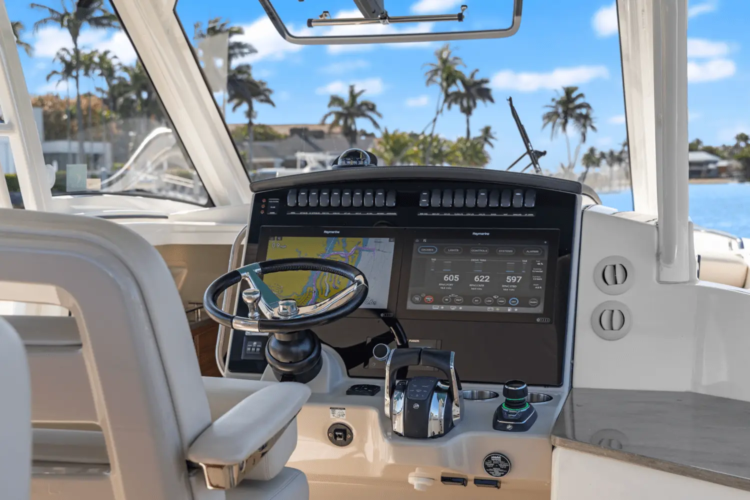 Thumbnail von Boston Whaler 350 Realm