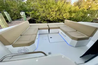 Thumbnail von Cruisers Yachts 390 Express Coupe