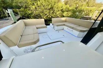 Thumbnail von Cruisers Yachts 390 Express Coupe