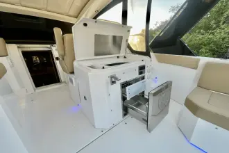 Thumbnail von Cruisers Yachts 390 Express Coupe