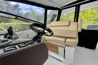 Thumbnail von Cruisers Yachts 390 Express Coupe